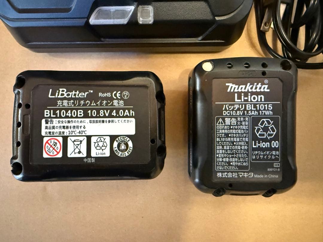 マキタ makita CL107FD スティック型クリーナー (中古 動作品)