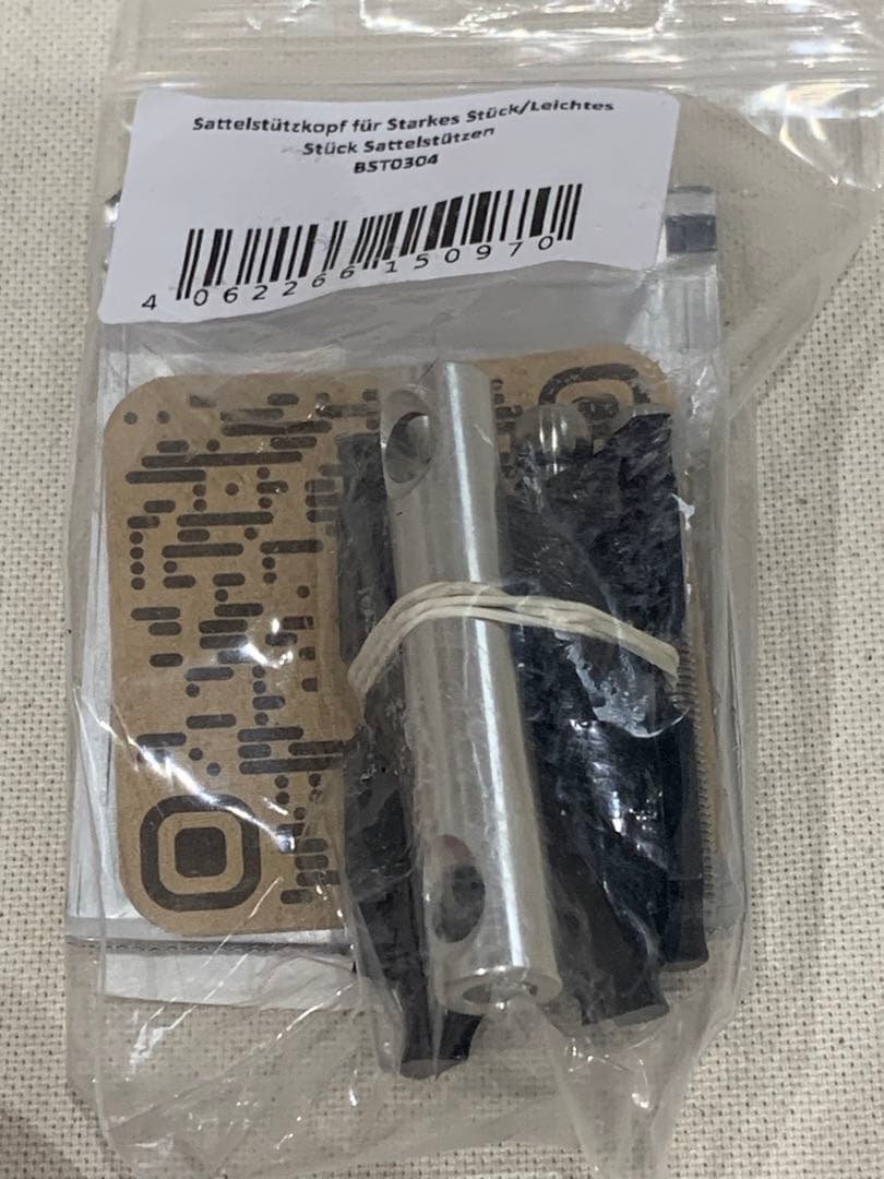 tune シートポスト 赤