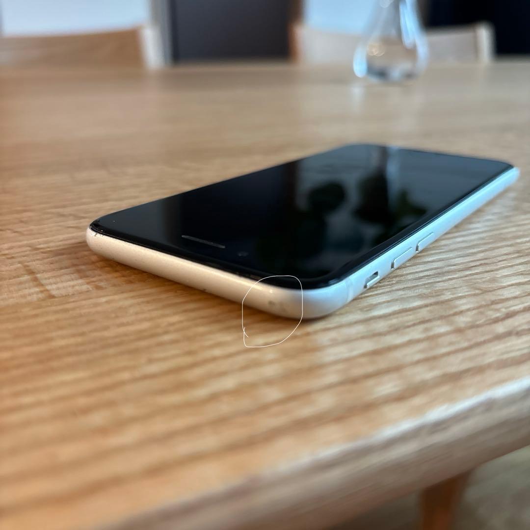 iPhoneSE(第2世代)ホワイト 64G キズあり