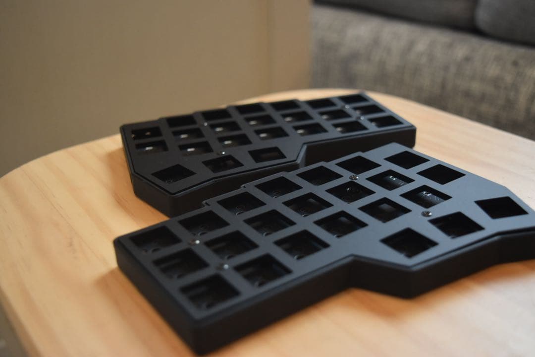 corne v4 cherry マットブラック　ベアボーン　TRRSケーブル付き