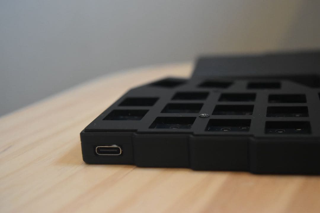 corne v4 cherry マットブラック　ベアボーン　TRRSケーブル付き