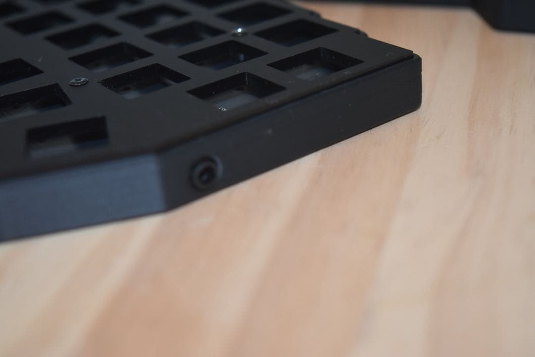 corne v4 cherry マットブラック　ベアボーン　TRRSケーブル付き