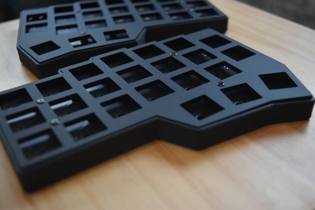 corne v4 cherry マットブラック　ベアボーン　TRRSケーブル付き