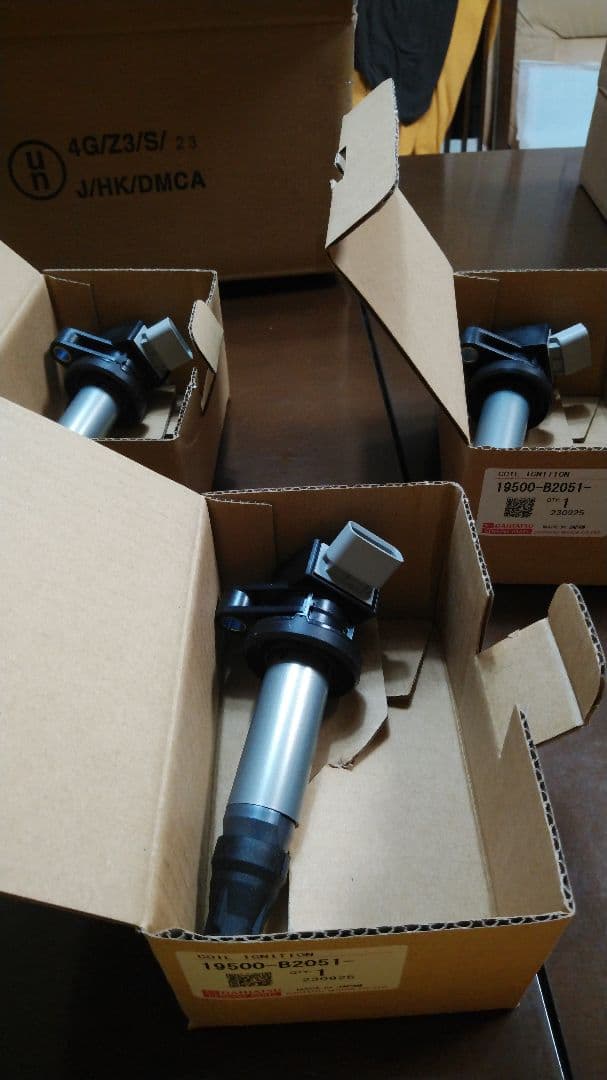 な　ダイハツ　イグニッションコイル 19500-B2051 純正新品
