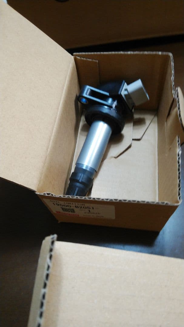 な　ダイハツ　イグニッションコイル 19500-B2051 純正新品