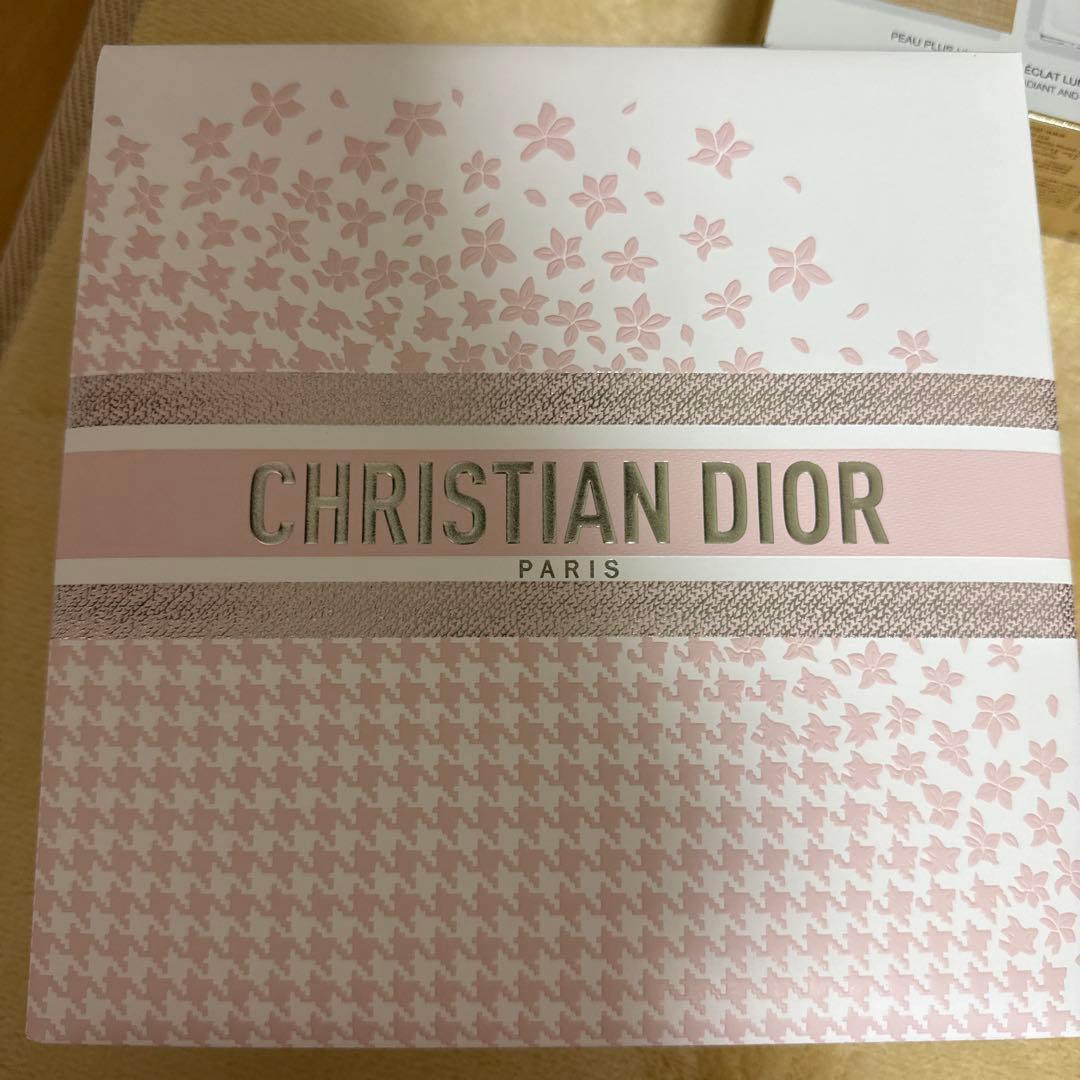 DIOR プレステージ ホワイトコフレ