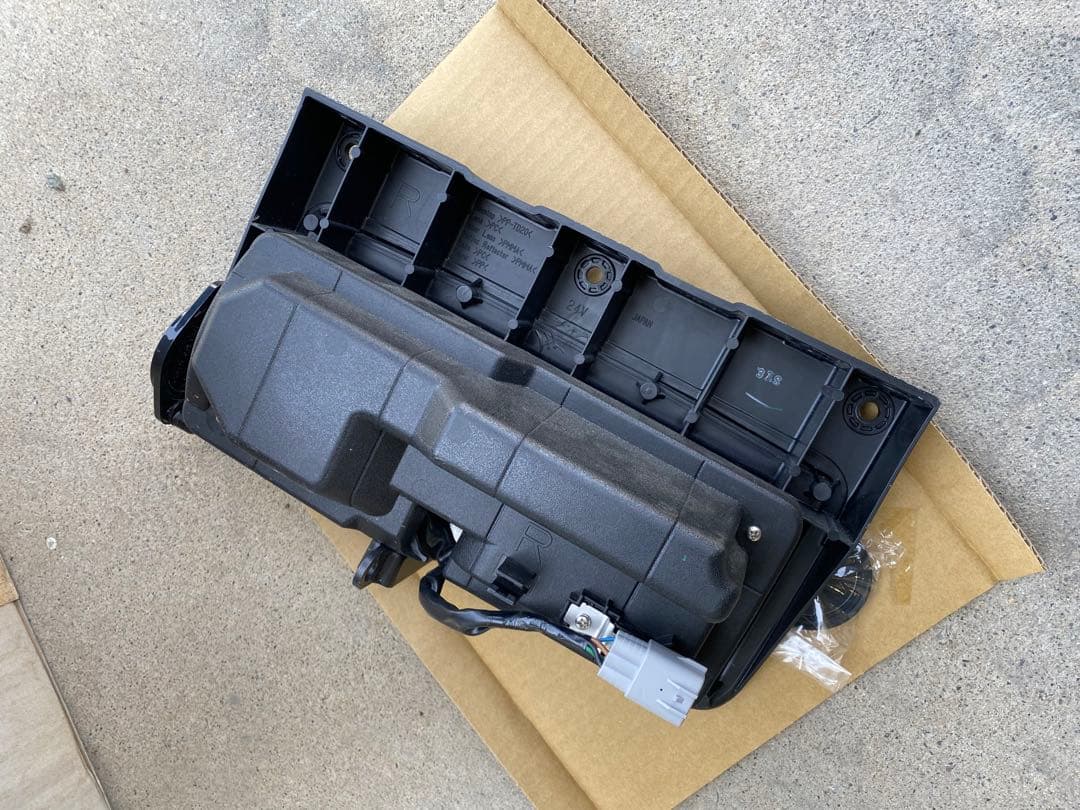 LEDテールランプ 小糸製 日野純正 新車外し