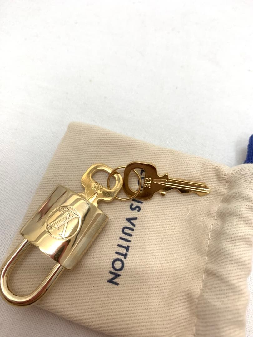 Louis Vuitton ゴールドチャーム 鍵付き