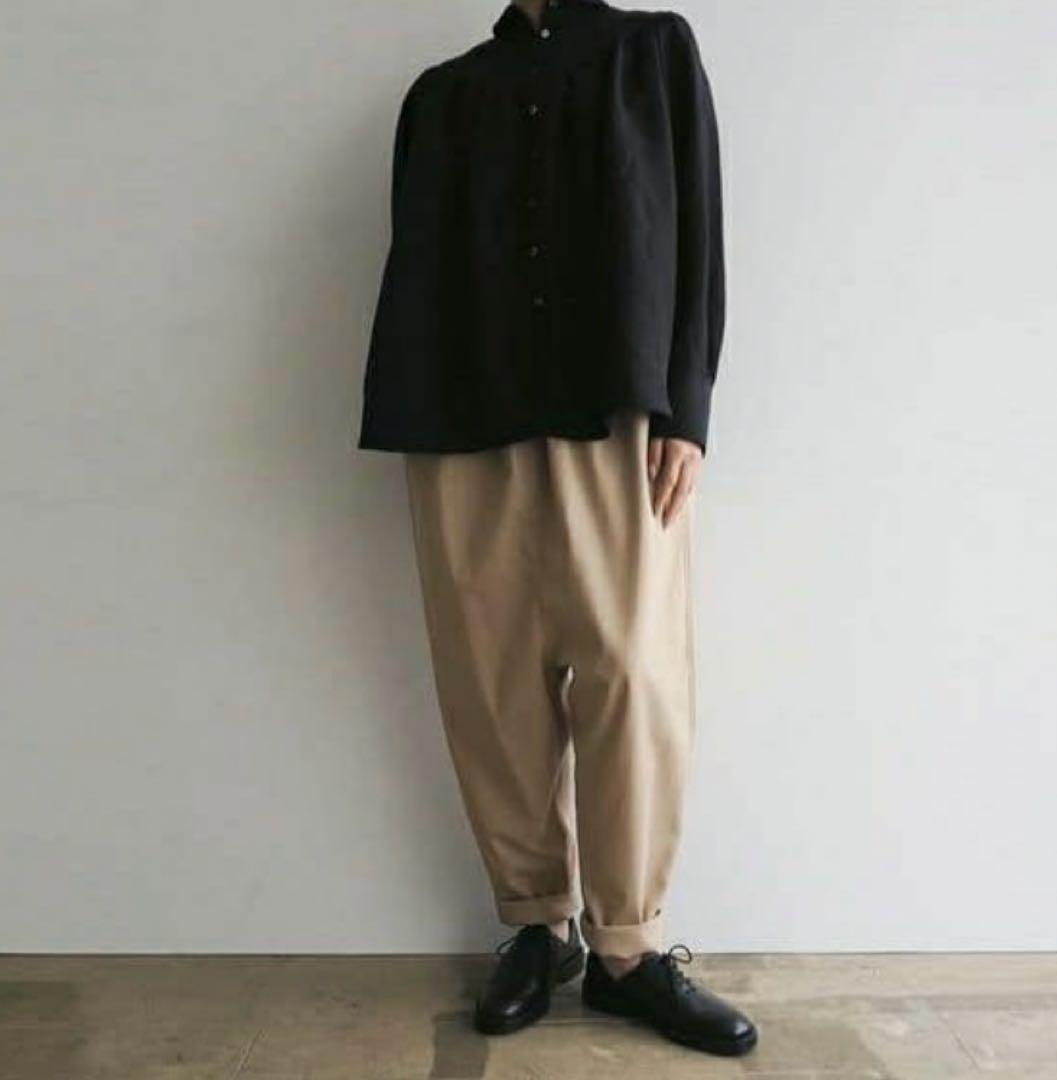 TENNE HANDCRAFTED MODERNシャーリングパンツベージュ