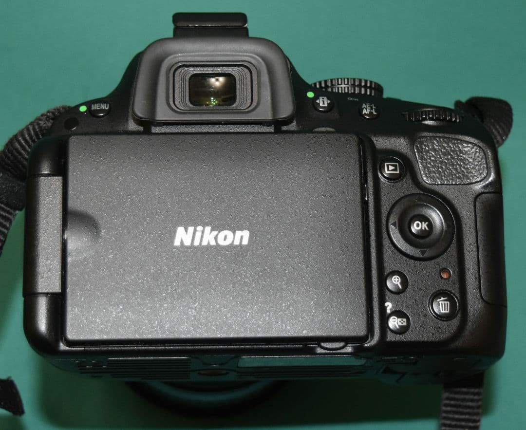 Nikon D5100 デジタル一眼レフカメラ レンズ２本付き