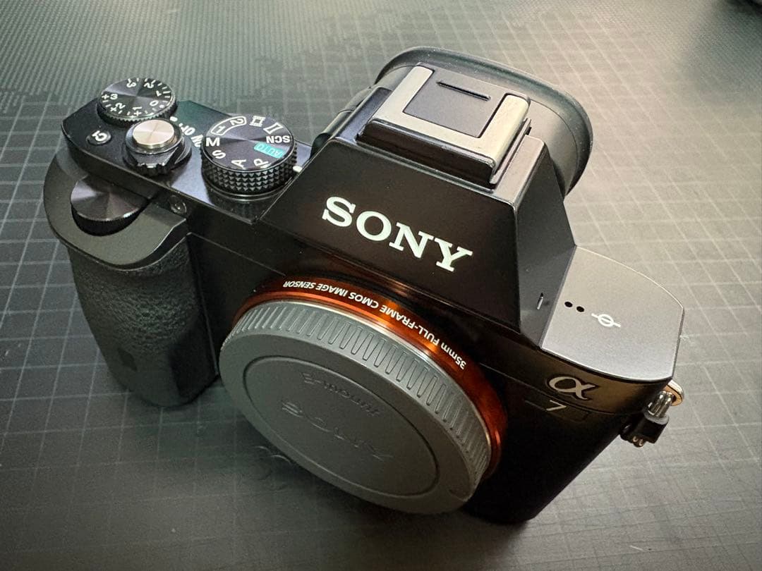 美品 SONY α7 ボディ（ILCE-7）フルサイズミラーレス