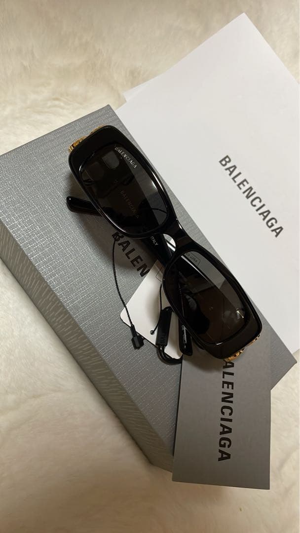 BALENCIAGA ブラックサングラス