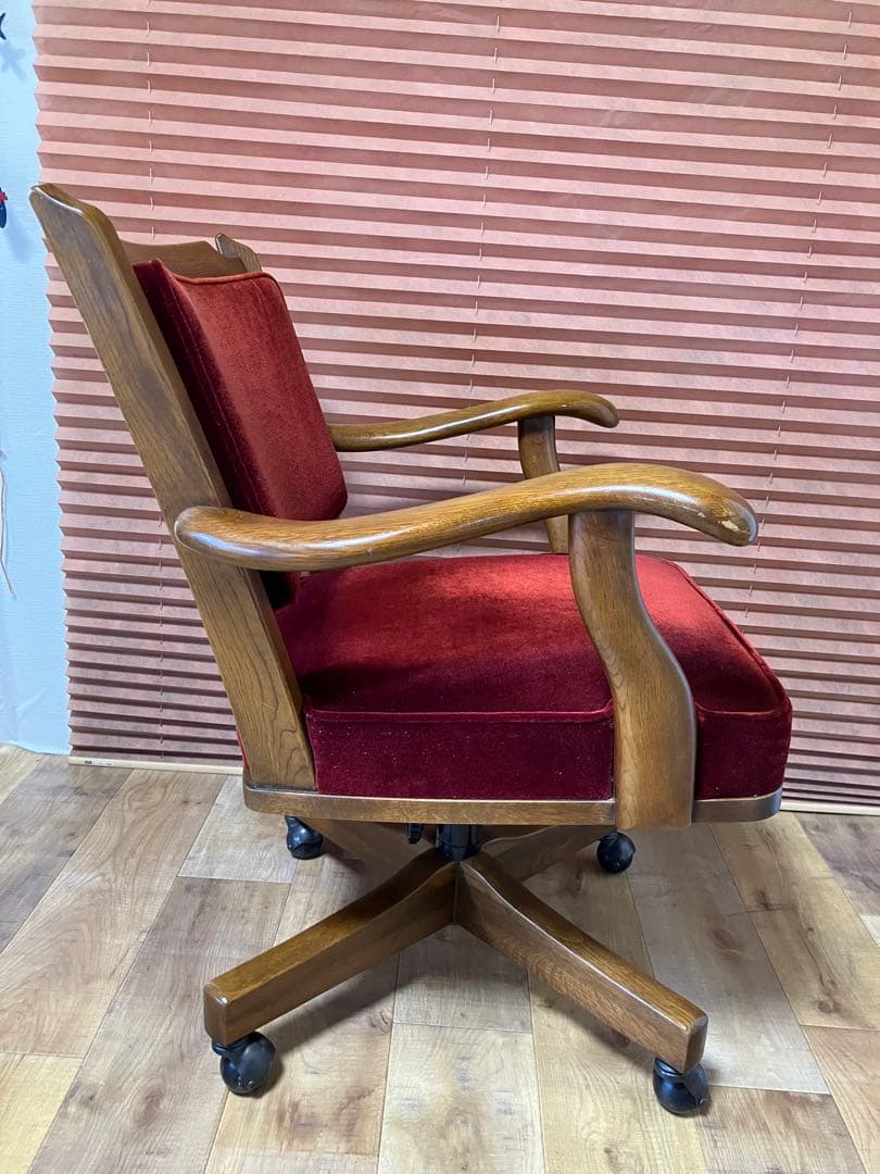 カリモク　コロニアルデスクチェアー　レッドモケット　アーム付き
