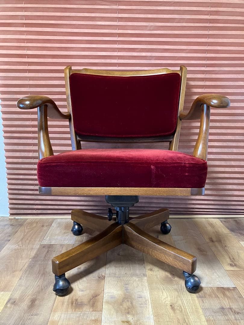 カリモク　コロニアルデスクチェアー　レッドモケット　アーム付き