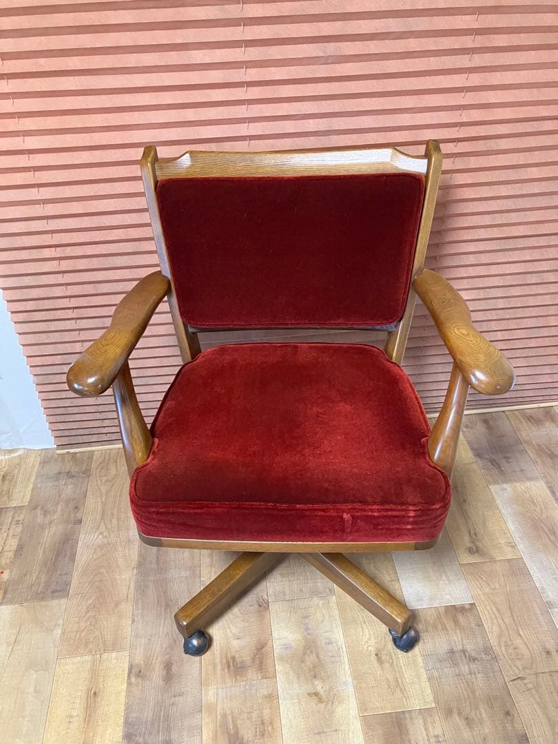 カリモク　コロニアルデスクチェアー　レッドモケット　アーム付き