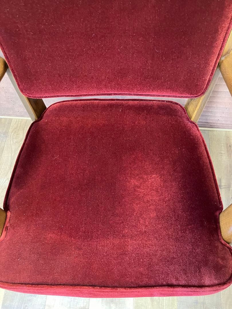 カリモク　コロニアルデスクチェアー　レッドモケット　アーム付き