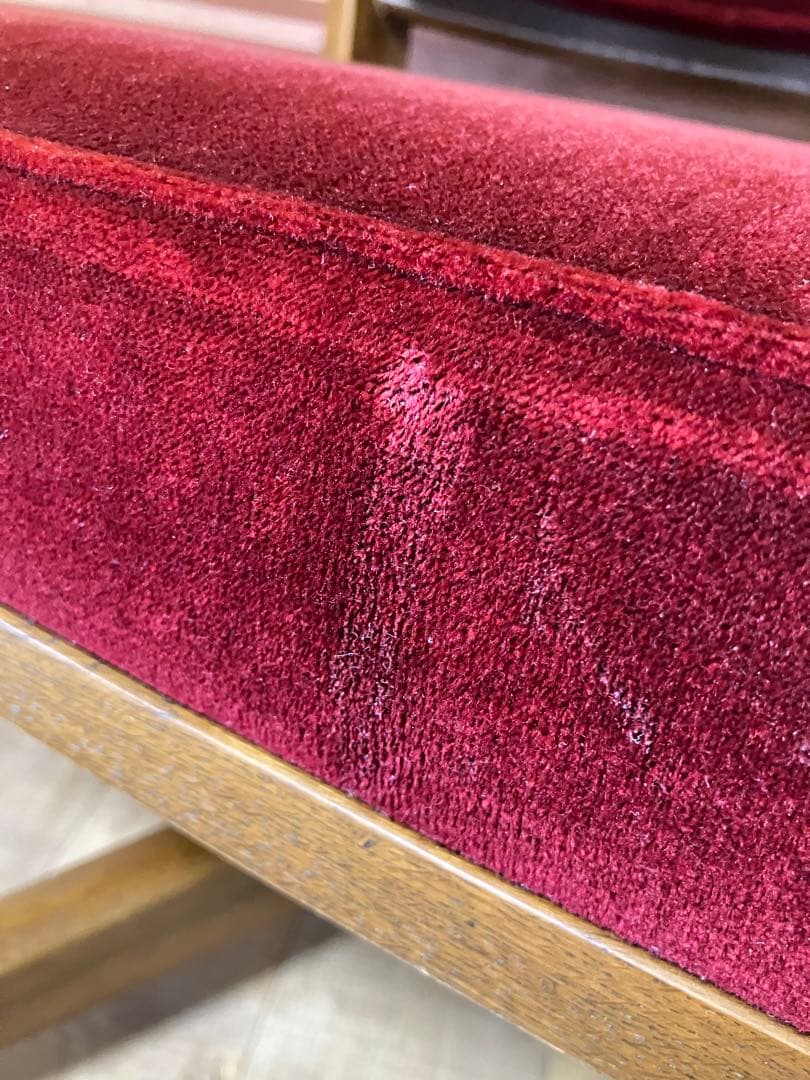 カリモク　コロニアルデスクチェアー　レッドモケット　アーム付き