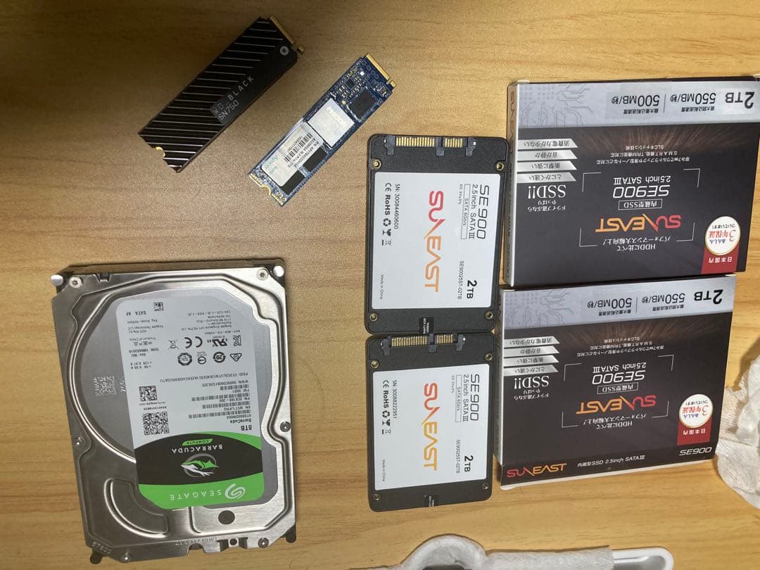 シーゲイト8TB HDD＋ジャンク扱いSSD 4つ