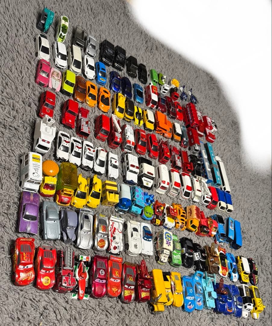 トミカ　ミニカー　129個　カーズ　消防車　救急車　パトカー　キャラクター