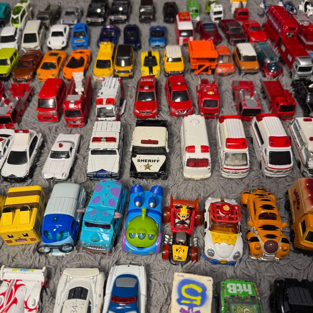 トミカ　ミニカー　129個　カーズ　消防車　救急車　パトカー　キャラクター