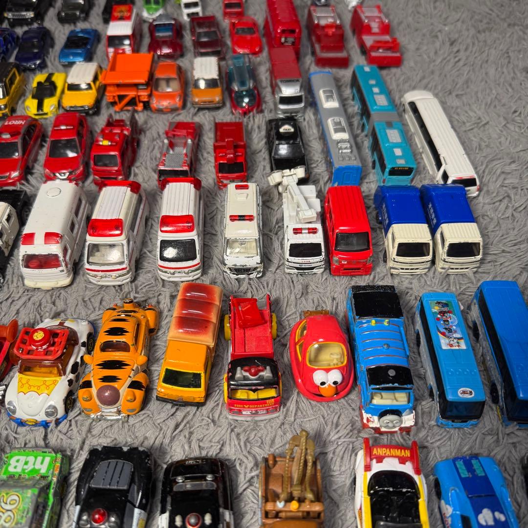 トミカ　ミニカー　129個　カーズ　消防車　救急車　パトカー　キャラクター