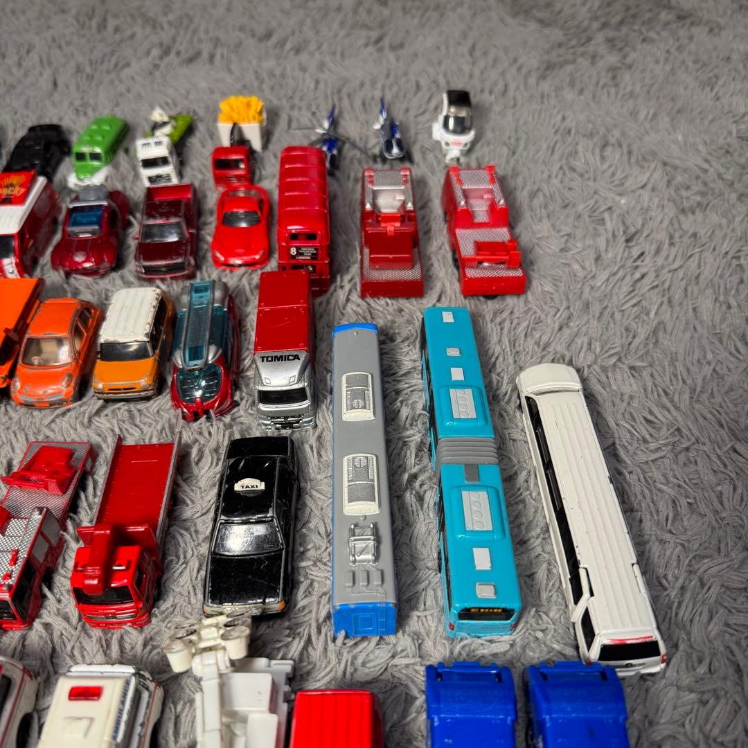 トミカ　ミニカー　129個　カーズ　消防車　救急車　パトカー　キャラクター