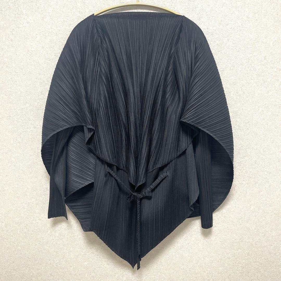 美品【プリーツプリーズ】イッセイミヤケ　3D 立体プリーツ　変形カーディガン　黒
