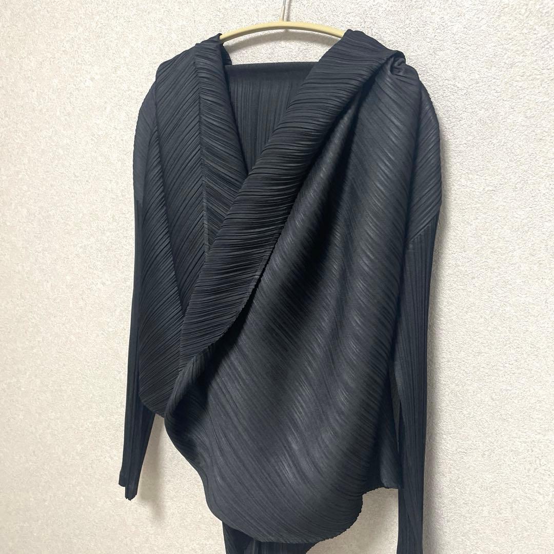 美品【プリーツプリーズ】イッセイミヤケ　3D 立体プリーツ　変形カーディガン　黒