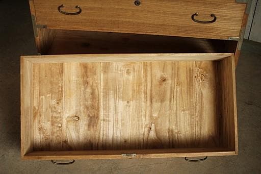 古い木製の引き出し3段　チェスト　桐箪笥　タンス　収納　古家具　古民家　時代家具