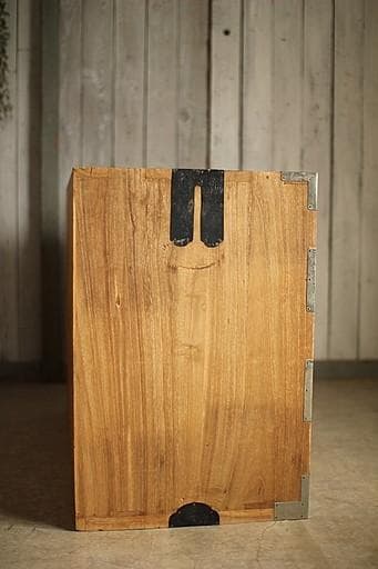 古い木製の引き出し3段　チェスト　桐箪笥　タンス　収納　古家具　古民家　時代家具