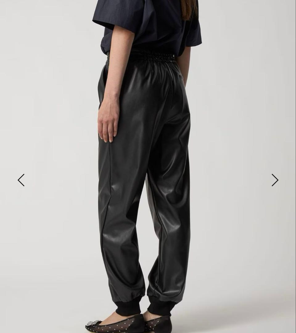 【新品未使用】ドゥロワー レザーライクトラックパンツ size34