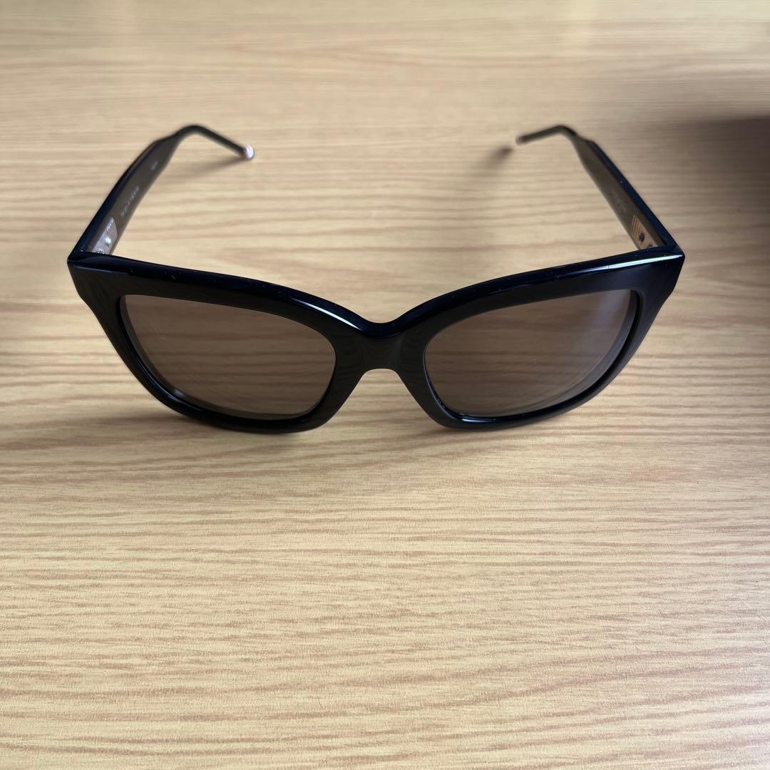 THOM BROWNE ブラックキャットアイサングラス