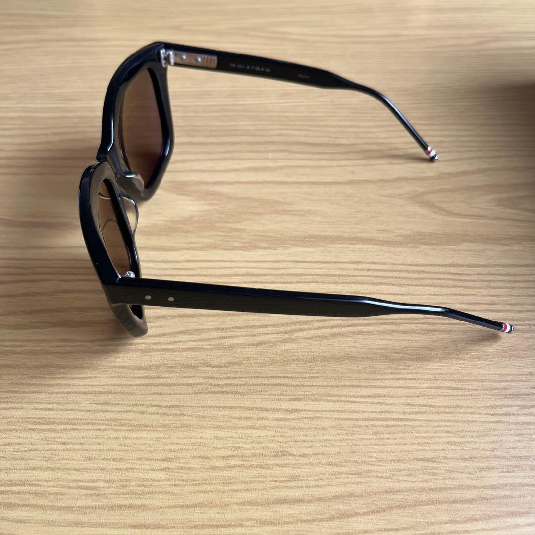 THOM BROWNE ブラックキャットアイサングラス