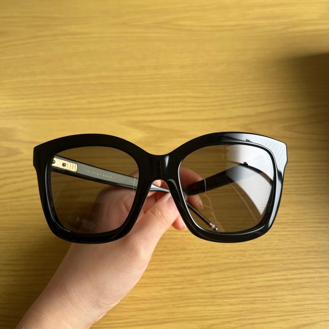 THOM BROWNE ブラックキャットアイサングラス