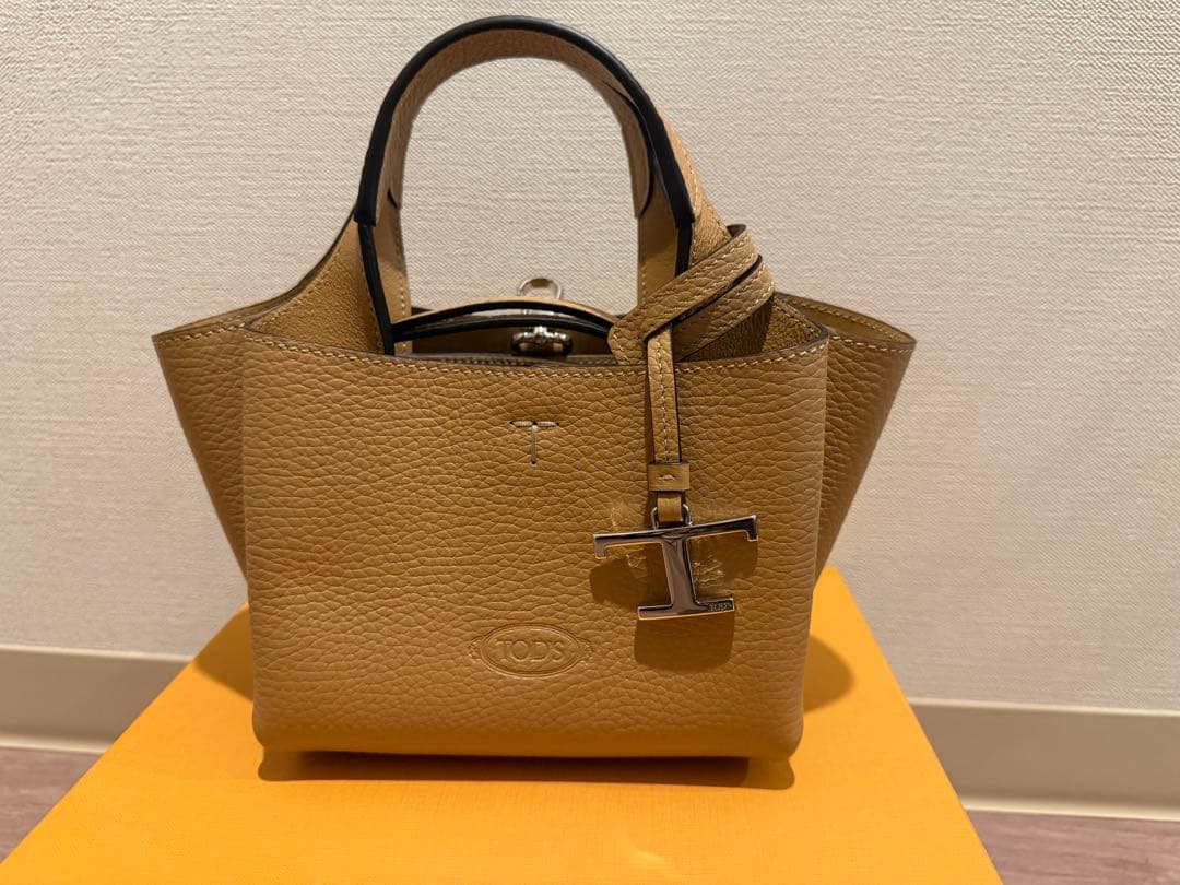 極美品！TOD'S レザーバッグマイクロ　キャメル