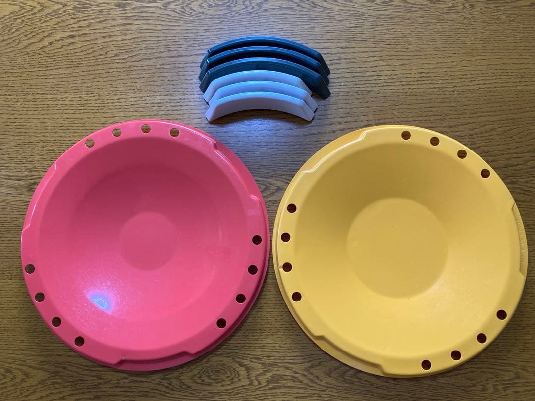 メタルファイトベイブレード約50個と競技用スタジアムのセット