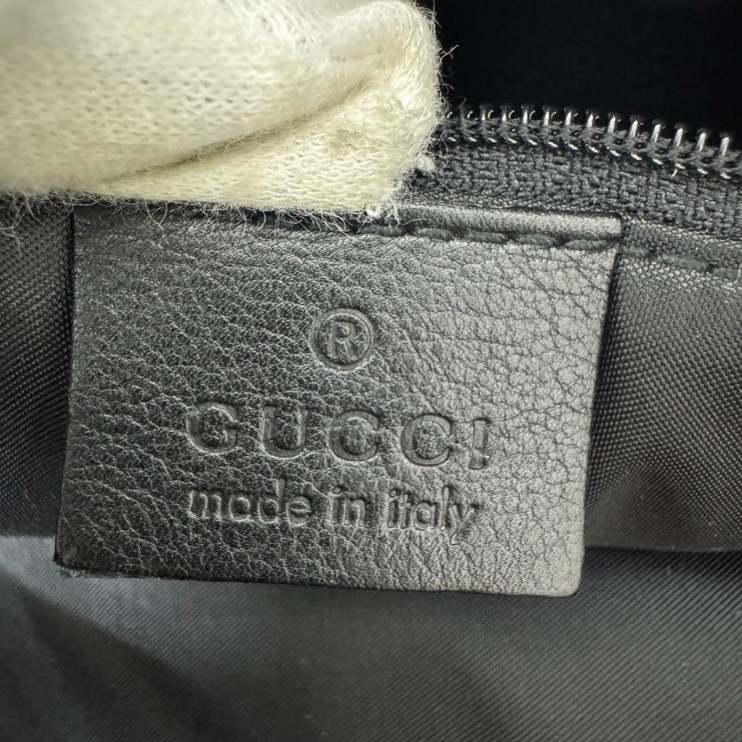 ✨GUCCI✨グッチ✨ブラック✨レザー✨ロゴエンボス✨セミショルダーバッグ✨