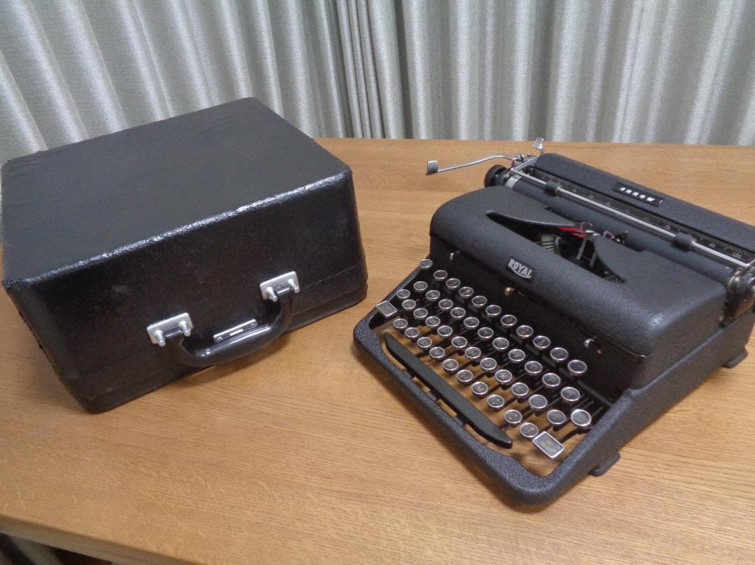 実働品　 ARROW ロイヤルタイプライター 1946年製