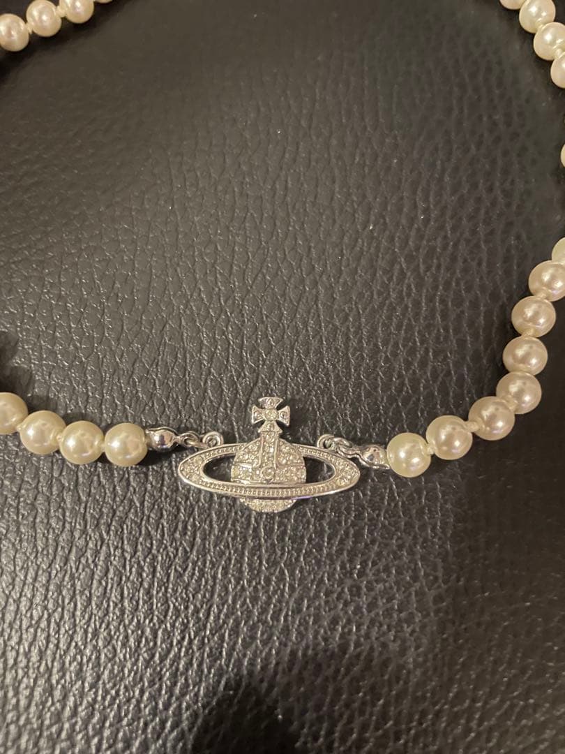 Vivienne Westwoodのオーブモチーフのパールブレスレット