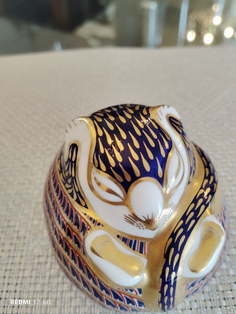 クマの陶器置物　華やかなデザインロイヤルクラウンダービー　ペーパーウェイト　2体