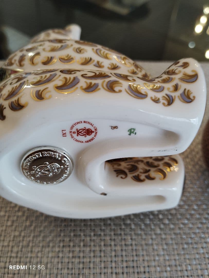 クマの陶器置物　華やかなデザインロイヤルクラウンダービー　ペーパーウェイト　2体