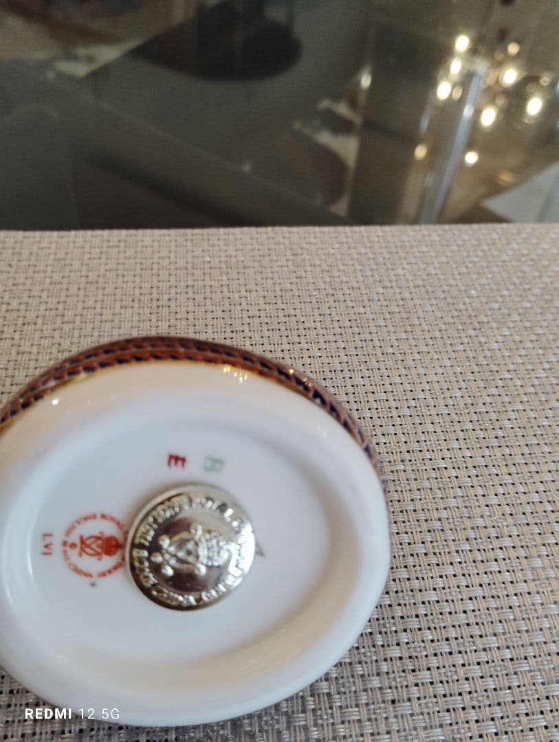 クマの陶器置物　華やかなデザインロイヤルクラウンダービー　ペーパーウェイト　2体