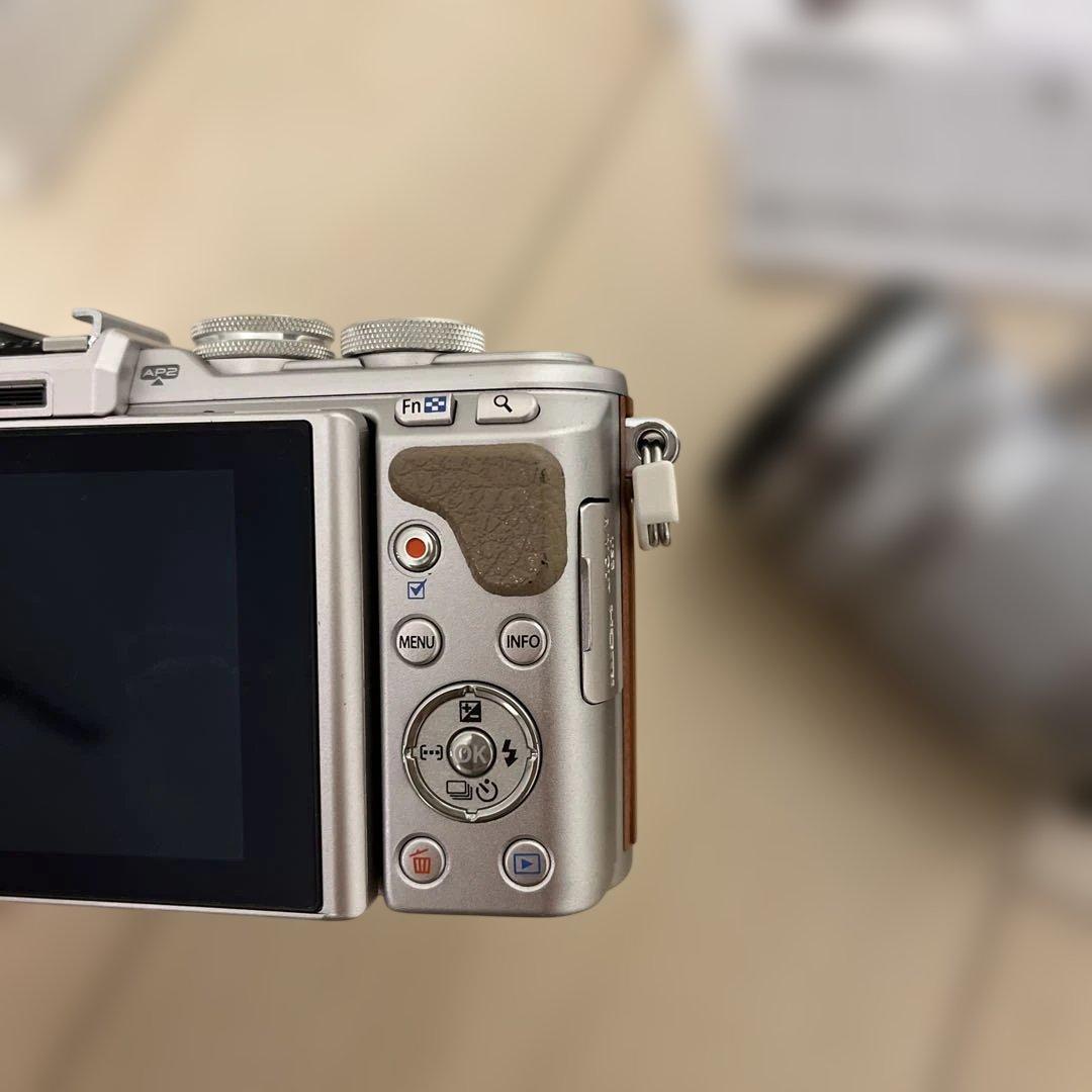 OLYMPUS PEN E-PL8 ダブルレンズキット