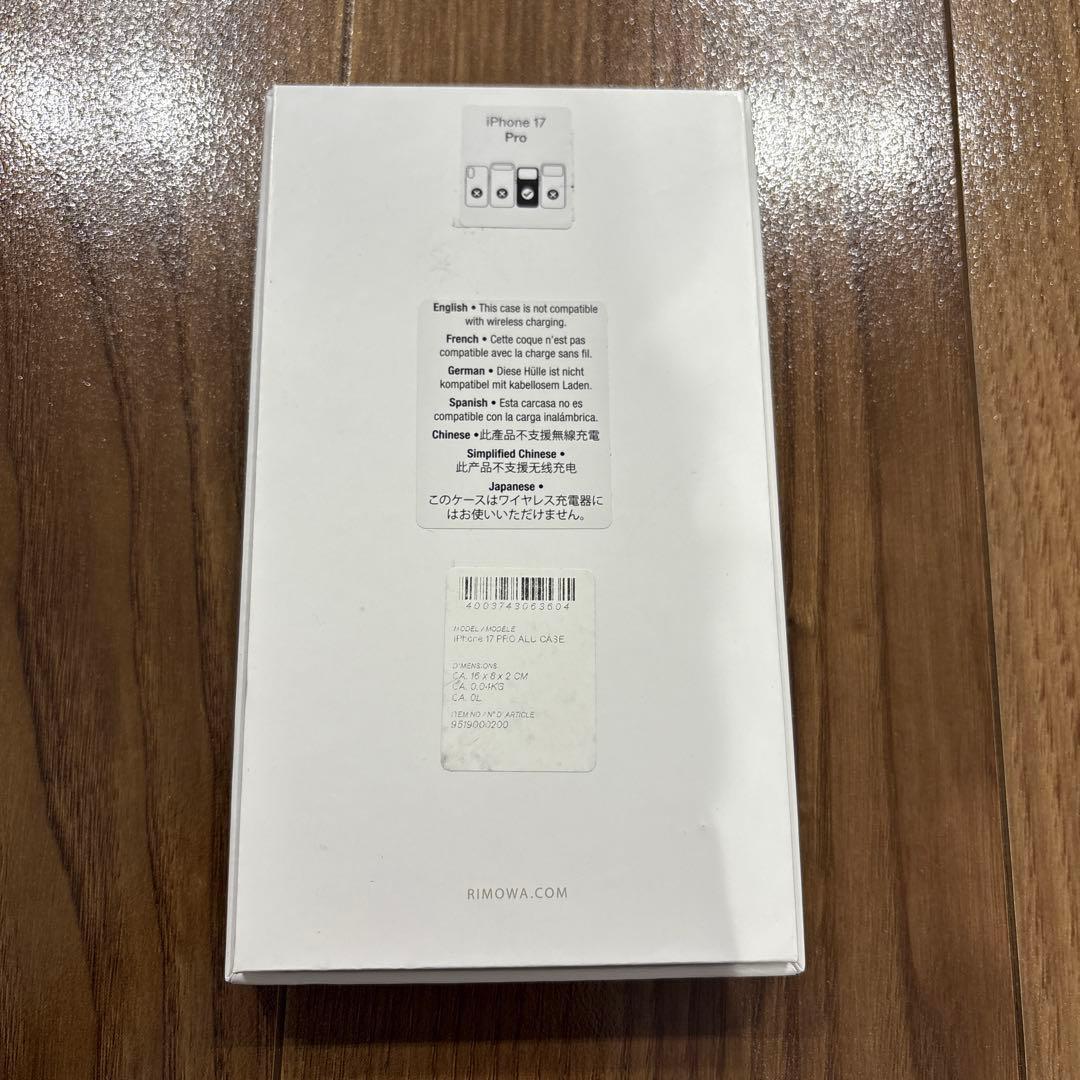 RIMOWA iPhone17pro用ケース シルバー