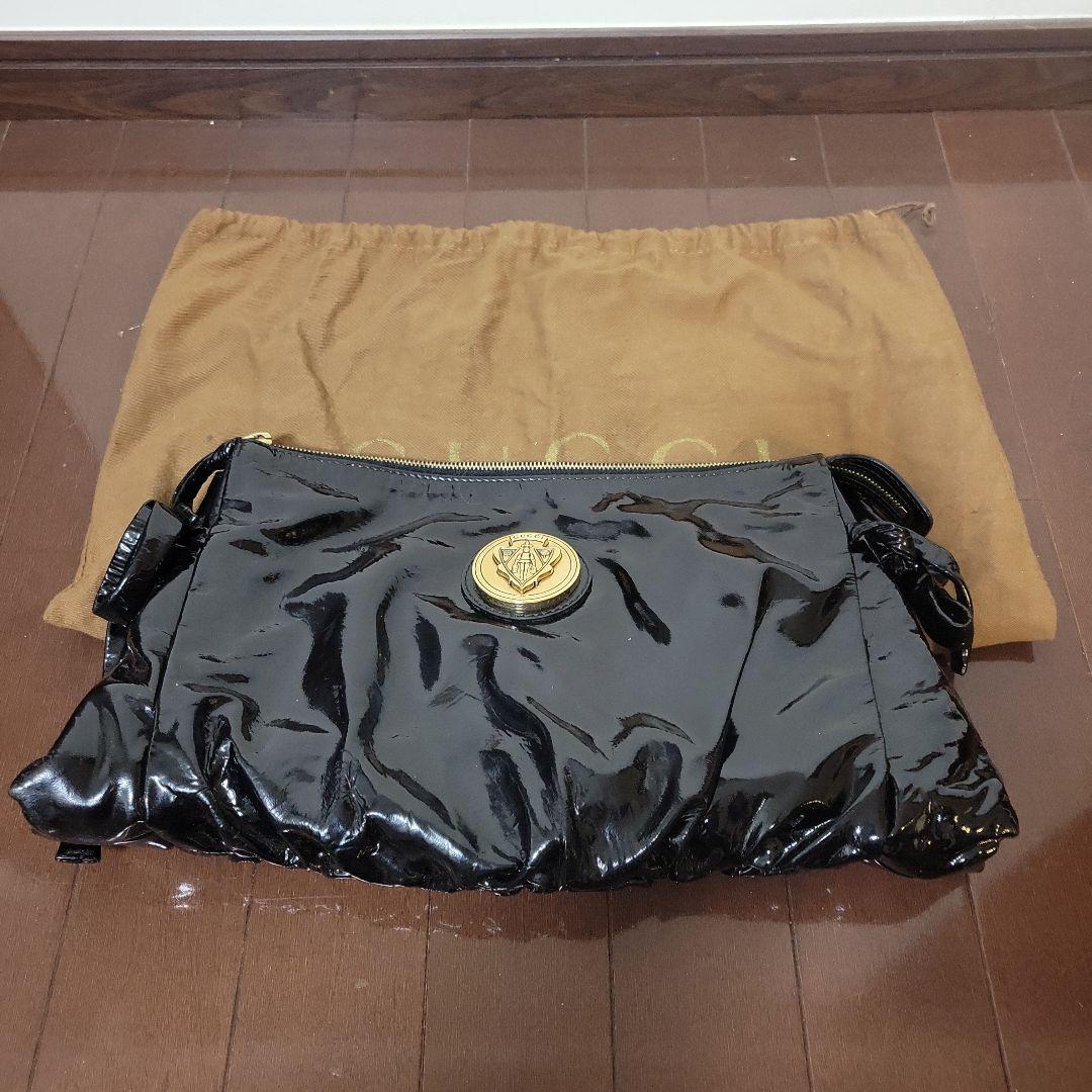 グッチ　大きめクラッチバッグ　黒エナメル