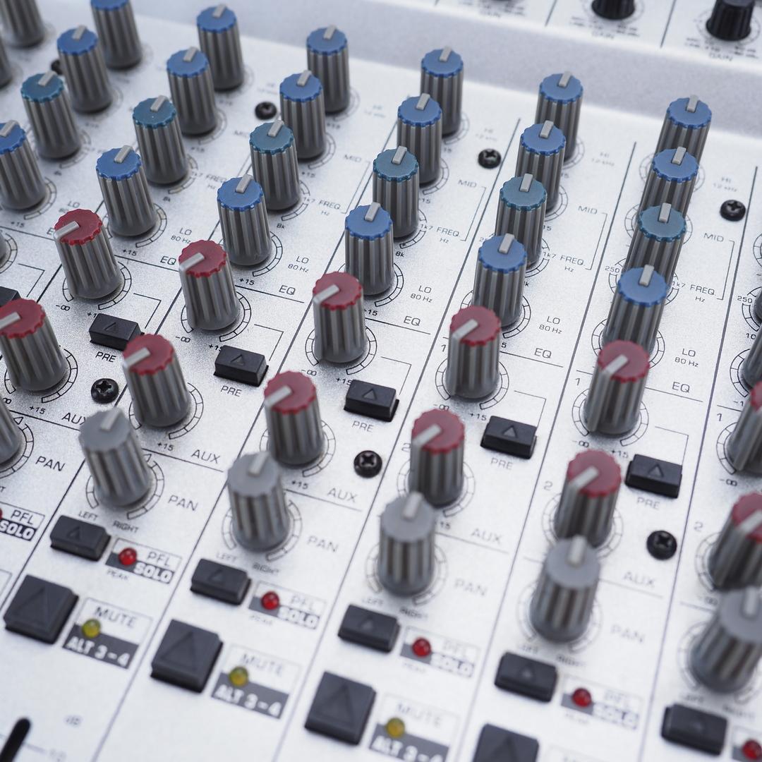 BEHRINGER MX2004A ACアダプターなしだけど動作確認済品