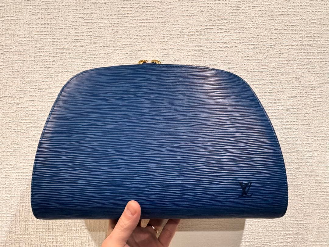 ルイヴィトン　エピ　ブルー　ポーチ　クラッチバック