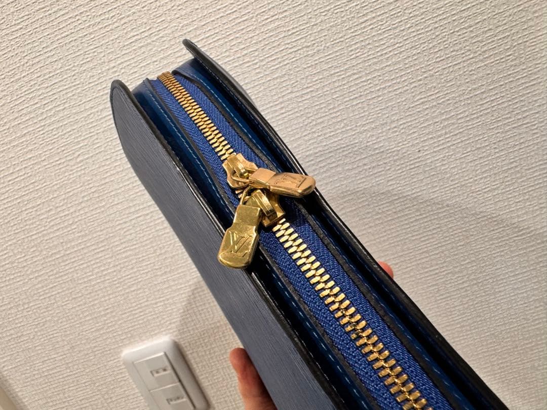 ルイヴィトン　エピ　ブルー　ポーチ　クラッチバック