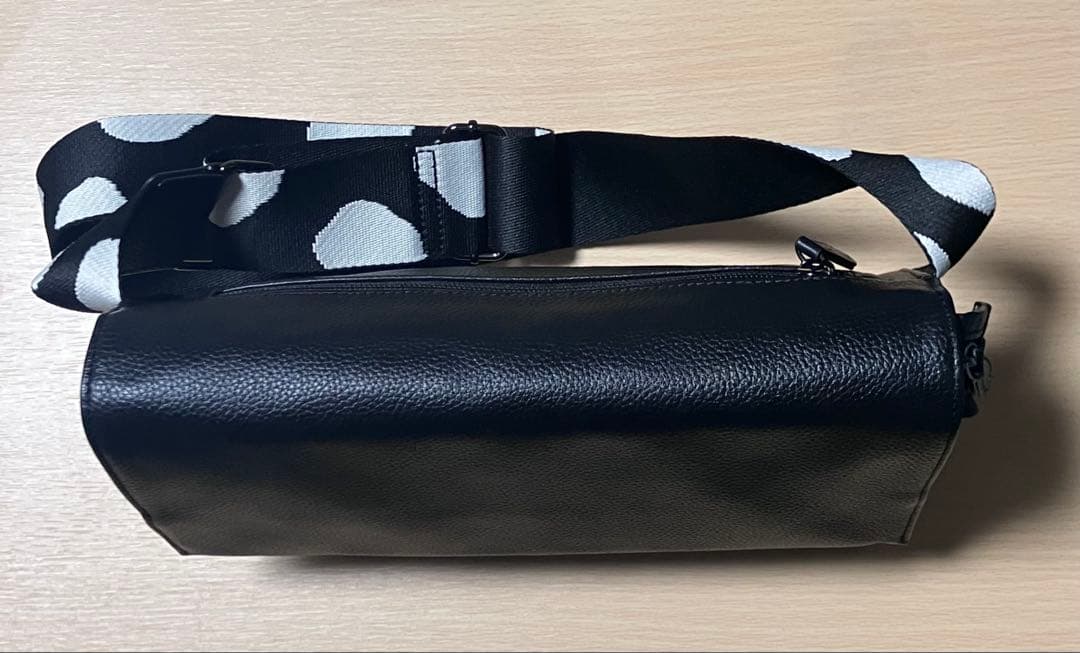 イアパピヨネ　柄ワイドテープショルダーバッグ　ダルメシアン柄