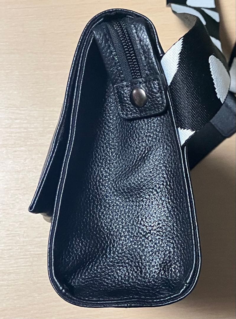 イアパピヨネ　柄ワイドテープショルダーバッグ　ダルメシアン柄